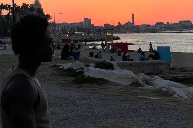 Il viaggio del 16enne MB: dalla Nigeria alla Puglia tra rapinatori, scafisti, razzismo e corruzione